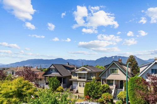 2986 3Rd Avenue E, Vancouver, BC - Outdoor