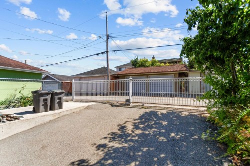 2986 3Rd Avenue E, Vancouver, BC - Outdoor