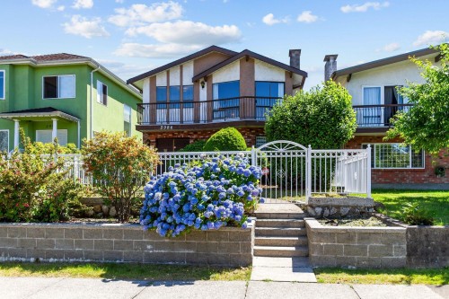 2986 3Rd Avenue E, Vancouver, BC - Outdoor