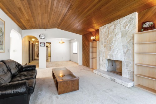 2986 3Rd Avenue E, Vancouver, BC - Indoor With Fireplace