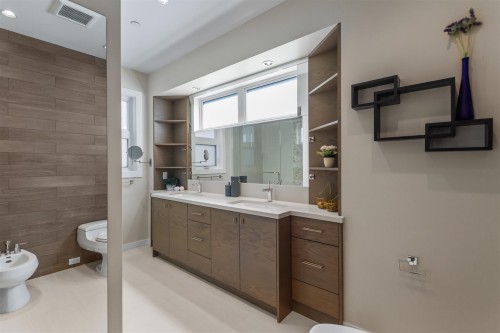 2507 Edgar Crescent, Vancouver, BC - Indoor Photo Showing Bathroom