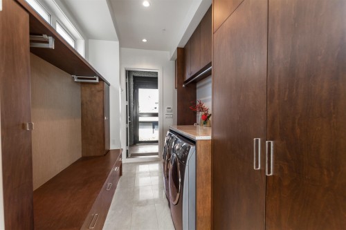 2507 Edgar Crescent, Vancouver, BC - Indoor Photo Showing Laundry Room