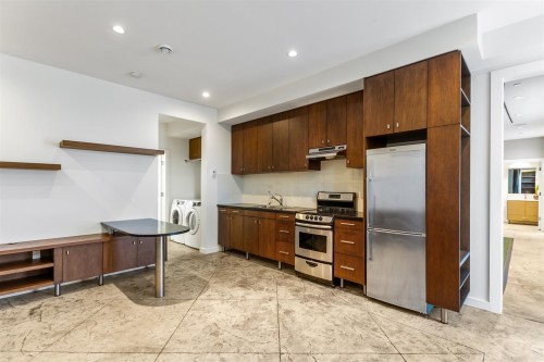 2507 Edgar Crescent, Vancouver, BC - Indoor Photo Showing Kitchen