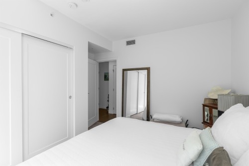 1002-3200 Corvette Way, Richmond, BC - Indoor Photo Showing Bedroom