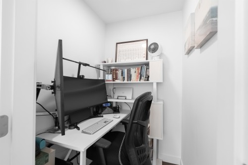 1002-3200 Corvette Way, Richmond, BC - Indoor Photo Showing Office