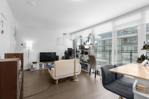 1002-3200 Corvette Way, Richmond, BC - Indoor