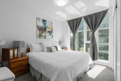 1002-3200 Corvette Way, Richmond, BC - Indoor Photo Showing Bedroom