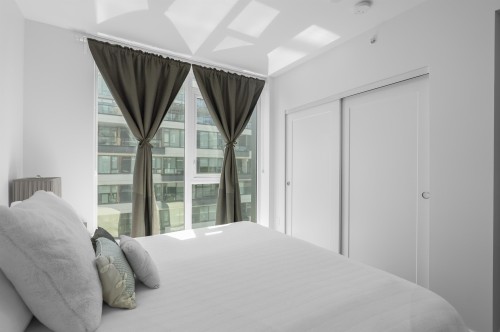 1002-3200 Corvette Way, Richmond, BC - Indoor Photo Showing Bedroom