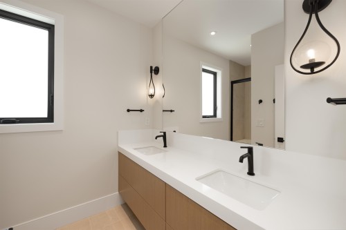 4-3874 Winlake Crescent, Burnaby, BC - Indoor Photo Showing Bathroom