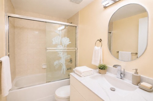 603-2468 Broadway E, Vancouver, BC - Indoor Photo Showing Bathroom