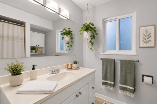 3949 Sefton Street, Port Coquitlam, BC - Indoor Photo Showing Bathroom