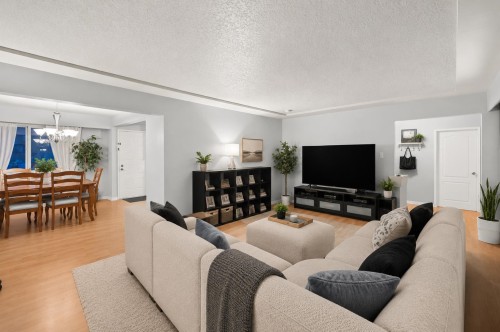 3949 Sefton Street, Port Coquitlam, BC - Indoor Photo Showing Living Room