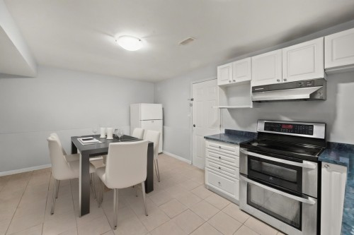 3949 Sefton Street, Port Coquitlam, BC - Indoor Photo Showing Kitchen