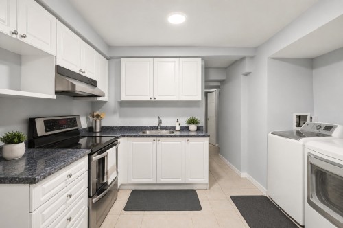 3949 Sefton Street, Port Coquitlam, BC - Indoor Photo Showing Kitchen