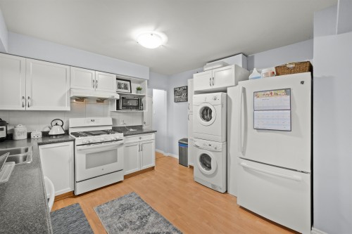 3949 Sefton Street, Port Coquitlam, BC - Indoor Photo Showing Laundry Room