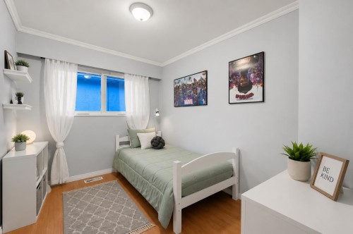 3949 Sefton Street, Port Coquitlam, BC - Indoor Photo Showing Bedroom