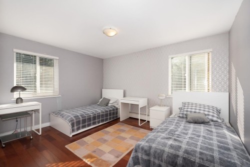 8240 Manson Drive, Burnaby, BC - Indoor Photo Showing Bedroom