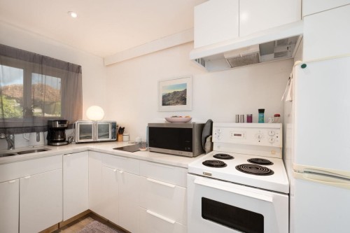 8240 Manson Drive, Burnaby, BC - Indoor Photo Showing Kitchen