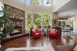 24781 Mcclure Drive Maple Ridge, BC V2W 0A5