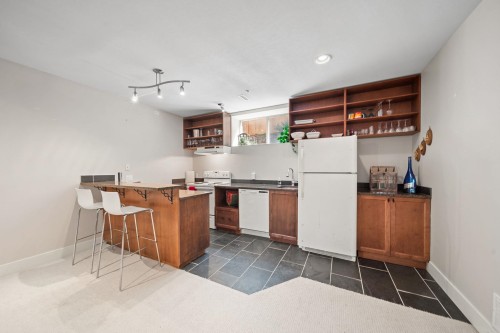 24781 Mcclure Drive, Maple Ridge, BC - Indoor Photo Showing Kitchen