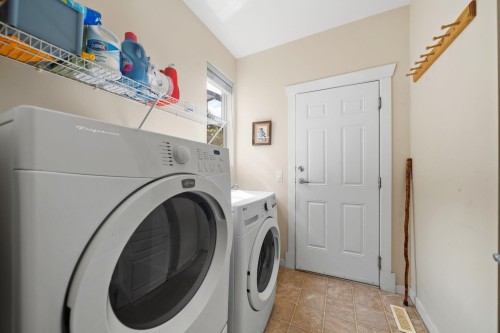 24781 Mcclure Drive, Maple Ridge, BC - Indoor Photo Showing Laundry Room