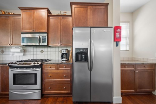 24781 Mcclure Drive, Maple Ridge, BC - Indoor Photo Showing Kitchen