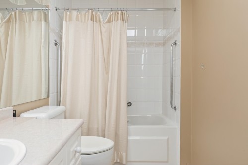 505-2059 Chesterfield Avenue, North Vancouver, BC - Indoor Photo Showing Bathroom