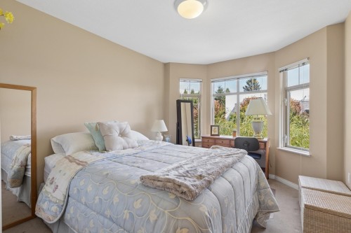 505-2059 Chesterfield Avenue, North Vancouver, BC - Indoor Photo Showing Bedroom