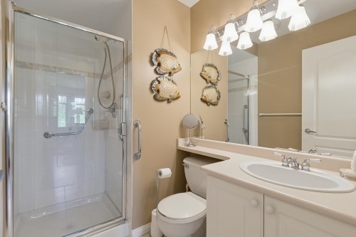 505-2059 Chesterfield Avenue, North Vancouver, BC - Indoor Photo Showing Bathroom