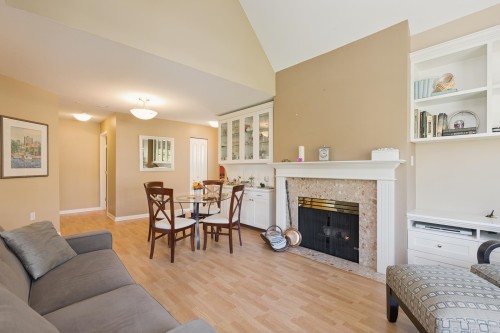 505-2059 Chesterfield Avenue, North Vancouver, BC - Indoor Photo Showing Living Room With Fireplace