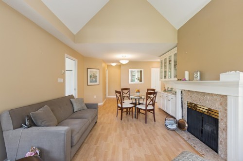 505-2059 Chesterfield Avenue, North Vancouver, BC - Indoor Photo Showing Living Room With Fireplace