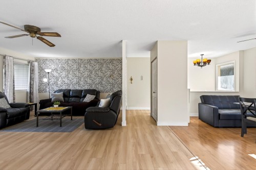 1051 Cecile Drive, Port Moody, BC - Indoor Photo Showing Living Room