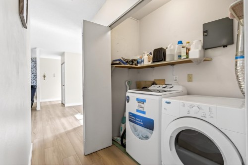 1051 Cecile Drive, Port Moody, BC - Indoor Photo Showing Laundry Room