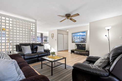 1051 Cecile Drive, Port Moody, BC - Indoor Photo Showing Living Room