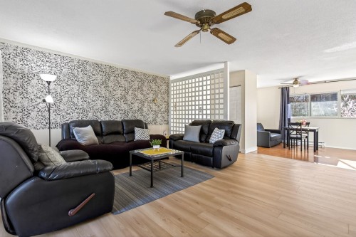 1051 Cecile Drive, Port Moody, BC - Indoor Photo Showing Living Room