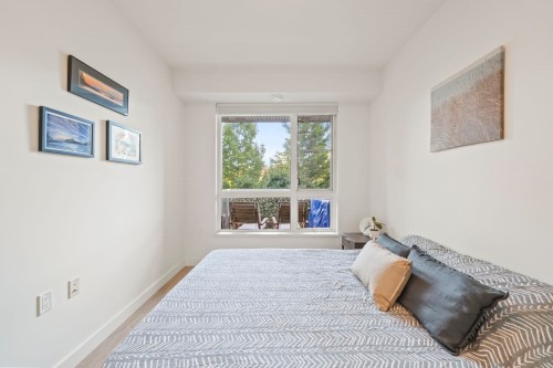 214-1621 Hamilton Avenue, North Vancouver, BC - Indoor Photo Showing Bedroom