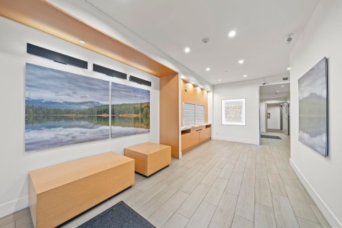 214-1621 Hamilton Avenue, North Vancouver, BC - Indoor Photo Showing Other Room