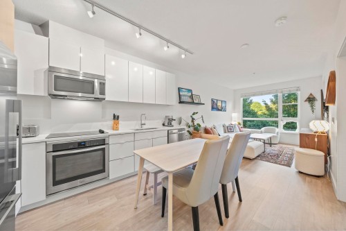 214-1621 Hamilton Avenue, North Vancouver, BC - Indoor Photo Showing Other Room