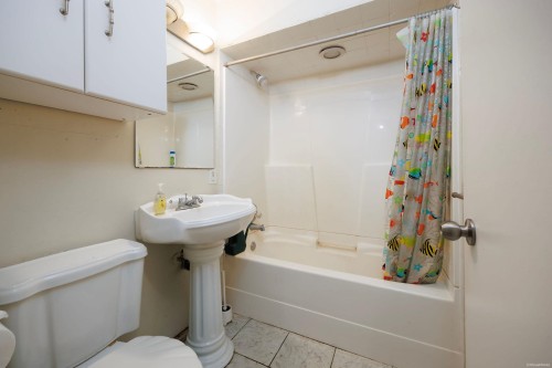 1234 Prairie Avenue, Port Coquitlam, BC - Indoor Photo Showing Bathroom