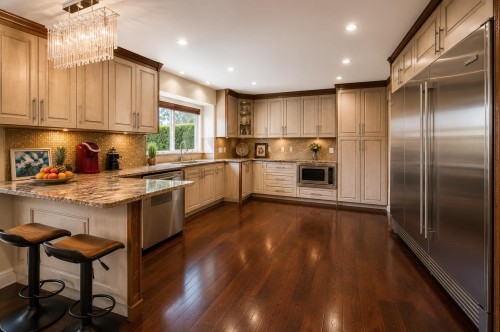 8231 Sunnywood Drive, Richmond, BC - Indoor Photo Showing Kitchen With Upgraded Kitchen