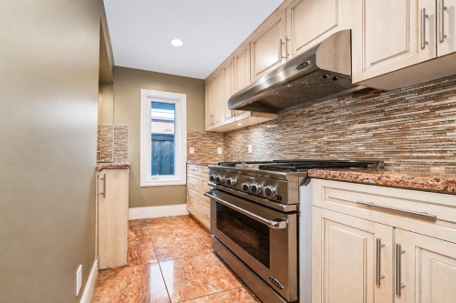 8231 Sunnywood Drive, Richmond, BC - Indoor Photo Showing Kitchen