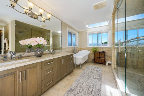 8231 Sunnywood Drive, Richmond, BC - Indoor Photo Showing Bathroom