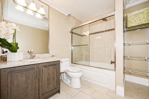 8231 Sunnywood Drive, Richmond, BC - Indoor Photo Showing Bathroom