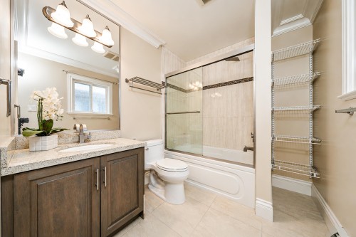 8231 Sunnywood Drive, Richmond, BC - Indoor Photo Showing Bathroom