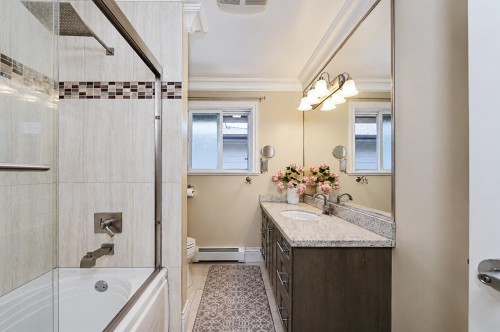 8231 Sunnywood Drive, Richmond, BC - Indoor Photo Showing Bathroom