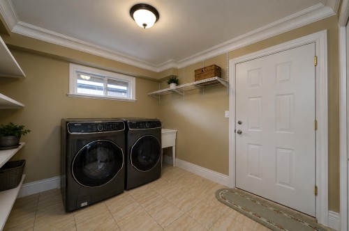 8231 Sunnywood Drive, Richmond, BC - Indoor Photo Showing Laundry Room