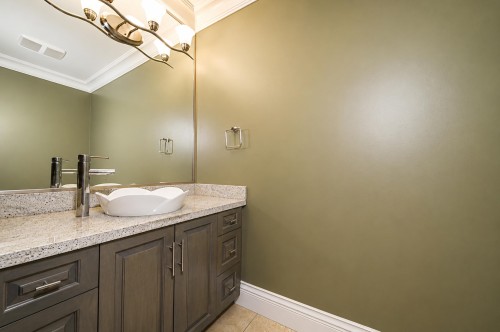 8231 Sunnywood Drive, Richmond, BC - Indoor Photo Showing Bathroom