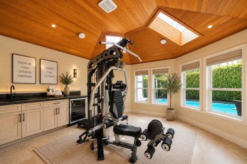 8231 Sunnywood Drive, Richmond, BC - Indoor Photo Showing Gym Room