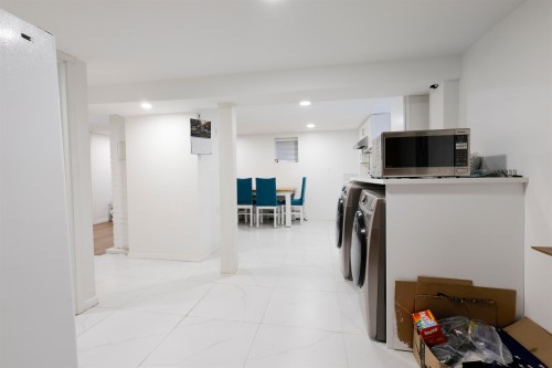 3874 13Th Avenue W, Vancouver, BC - Indoor Photo Showing Laundry Room