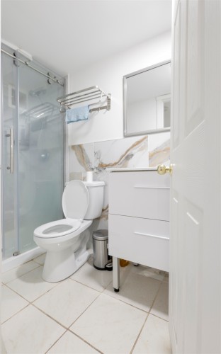3874 13Th Avenue W, Vancouver, BC - Indoor Photo Showing Bathroom